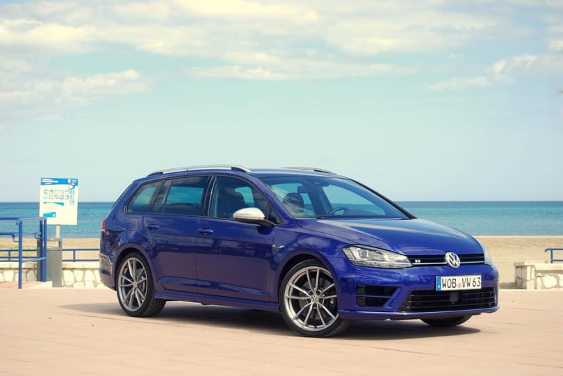 Vicc, hogy unalmas a kombi – Menetpróbán a 300 lóerős Golf R Variant
