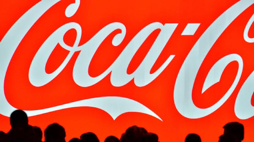Nagy ötlet: a Coca-Cola megcsinálta a palackot, ami ivás közben lefotózza az embert