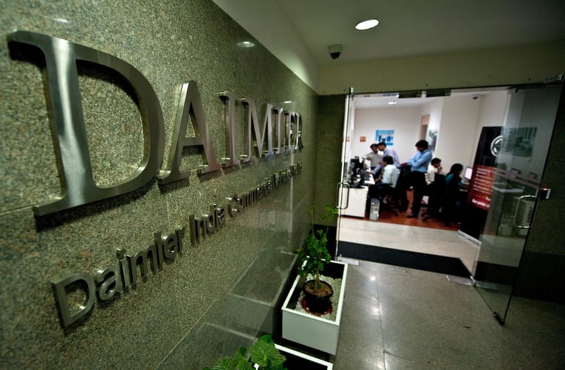 Razziát tartottak a Daimlernél a német rendőrök