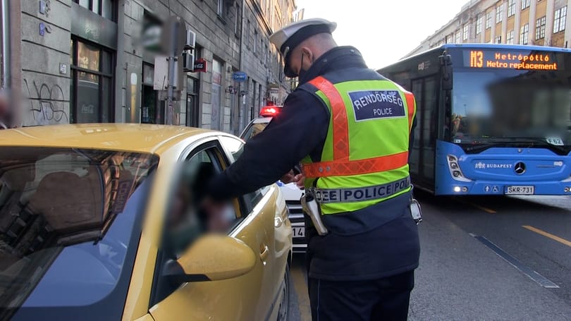 Hatvan buszsávban közlekedő sofőrt büntettek meg két nap alatt a fővárosban