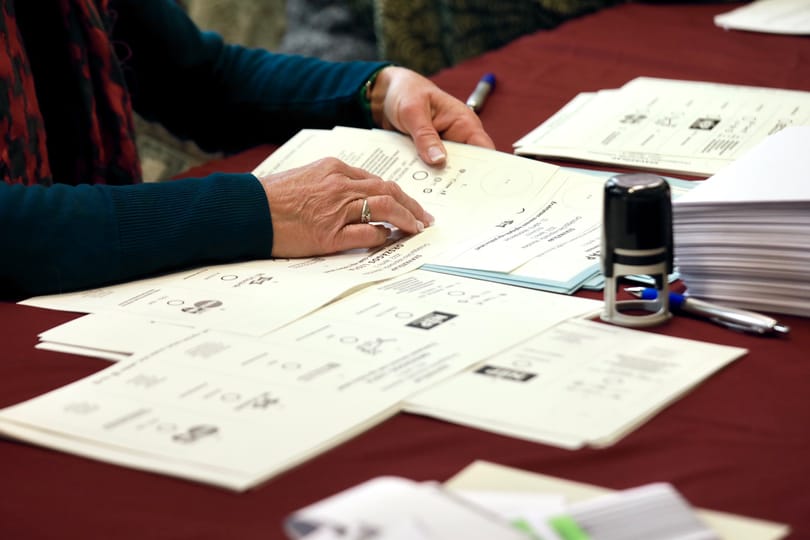Ilyen ütemben 987 év múlva szerzi vissza az állam a kamupártok 2018-as adósságát