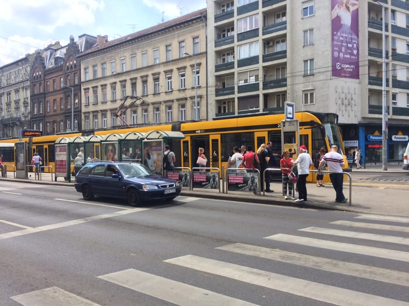 Egy ideig álltak a főváros létfontosságú villamosvonalai