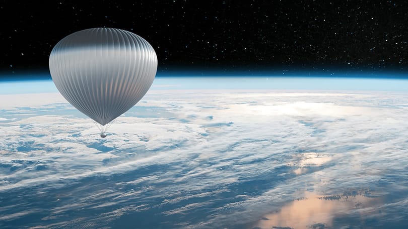 Francia borokkal, teljes luxusban repítene turistákat a világűr szélére egy francia cég, videón a ballonjárat
