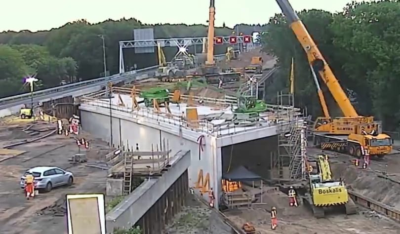 Hollandiában egy hétvégén megépült, ami nálunk hónapokig tartana, videó