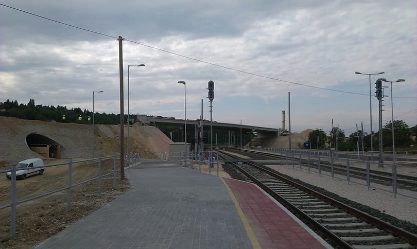50 perces késés is volt a 44 milliárdból felújított vasútvonalon