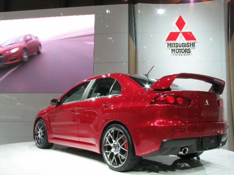 A Mitsubishi bedobta a törülközőt Európában