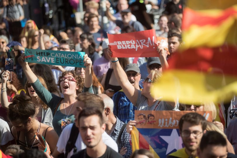 Óriási tüntetés a szabadságért Barcelonában