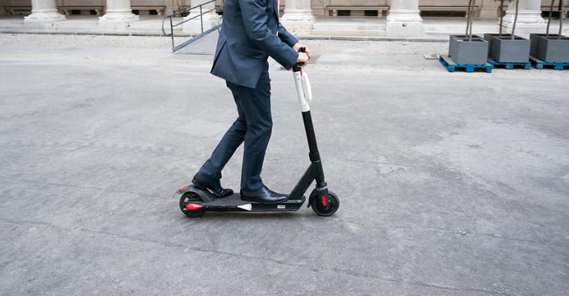 10 km/h-ra csökkentik az e-rollerek sebességét Párizsban