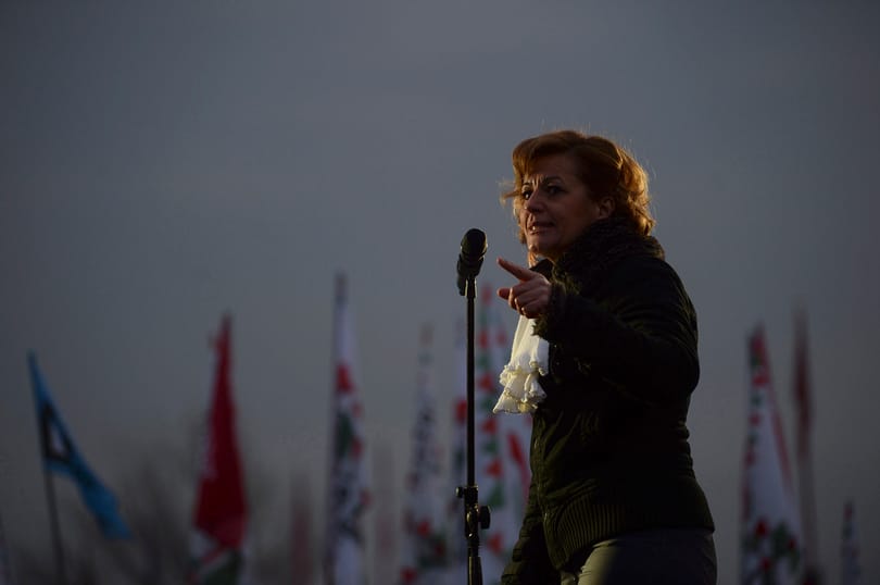 Mi haszna van annak, hogy egy hiú politikus diplomásnak hazudja magát?