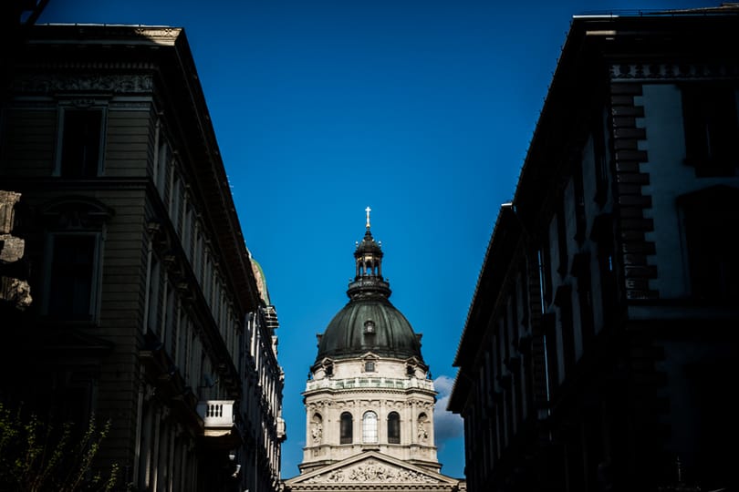 Bezárták a Szent István-bazilikát, mert többen koronavírusosak lettek