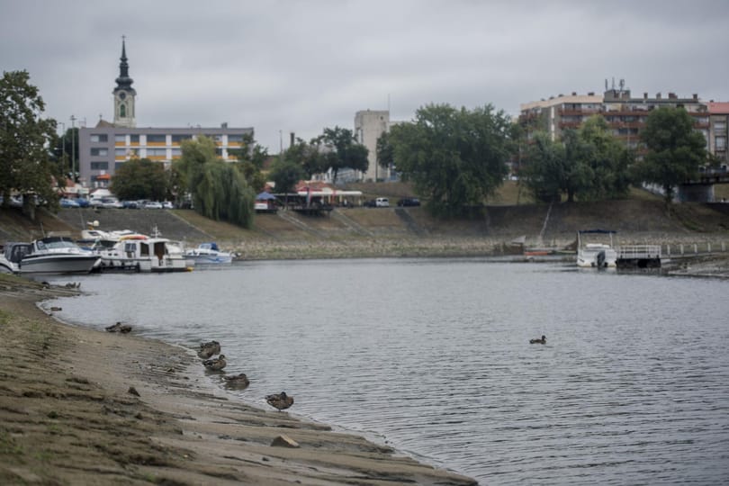 Ismeretlen szennyező anyagot öntött egy férfi a bajai csatornahálózatba