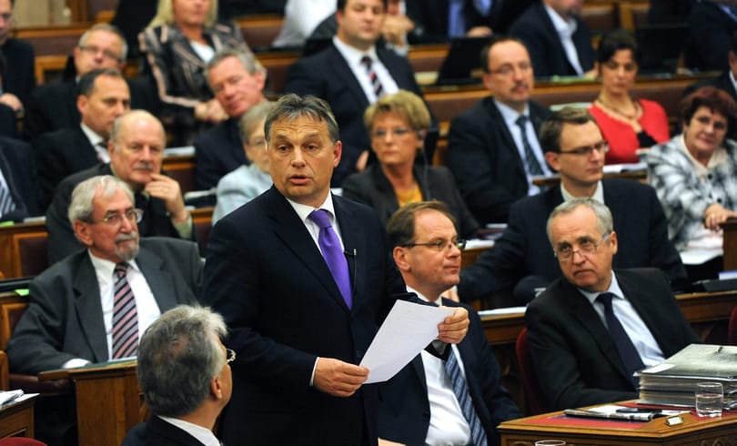 FAZ: a kormány a szélsőjobbosok kegyét keresi
