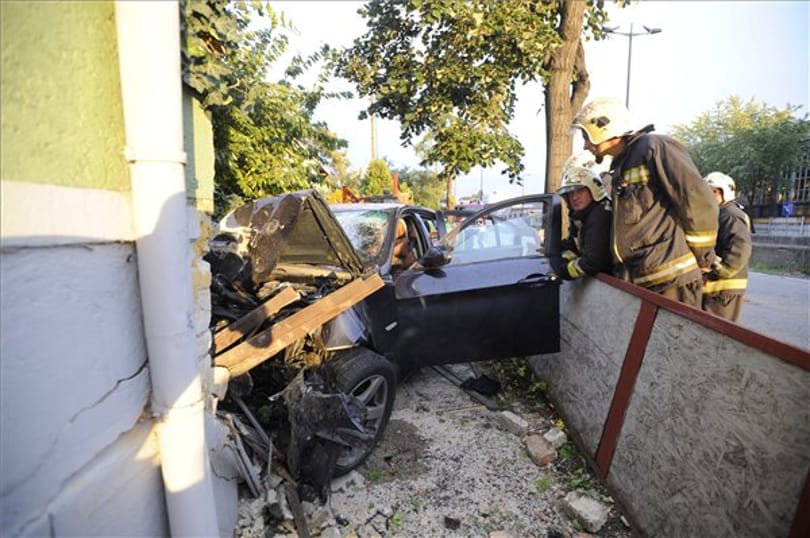 Így mutat, ha a kertbe beszáll egy BMW - fotók