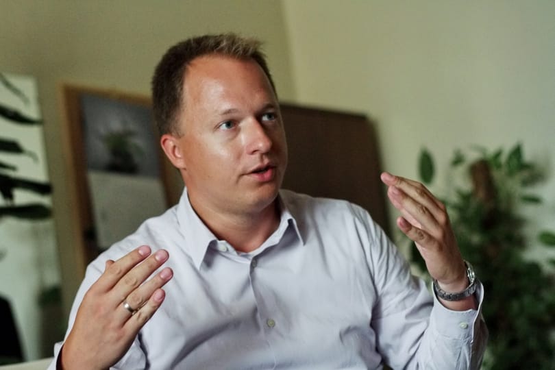 „Földindulásszerű győzelem”: Kumin az al-Dzsazírának is küldött győzelmi jelentést