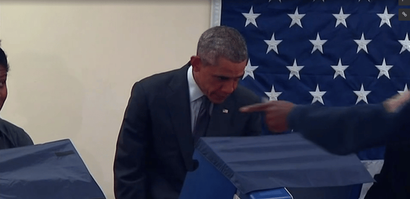 Odaszóltak Obamának: Elnök úr, ne nyúljon a barátnőmhöz!