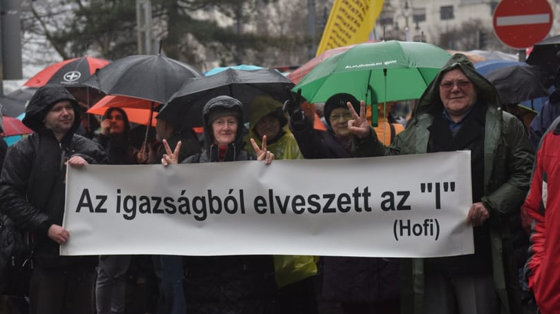 Ezrek vonultak az utcára az oktatás megmentéséért