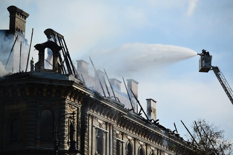 Nem tudják, mitől égett az Andrássy úti palota
