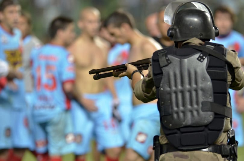 Fotó: puskát fogtak a megvadult argentin focistákra