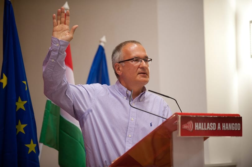Májusig várhatnak az ügyészek Simon Gábor kihallgatására