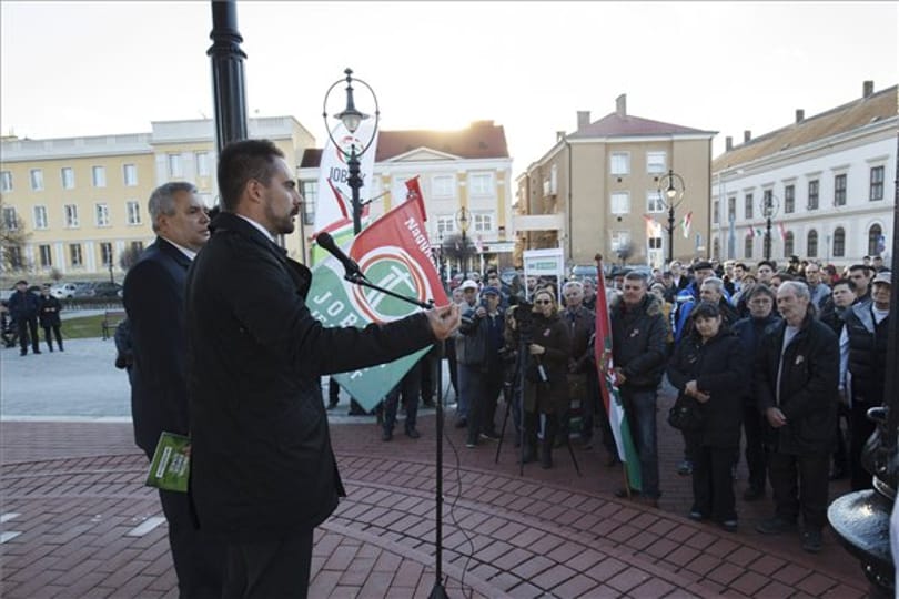 Vona: Orbán lövetni is fog?