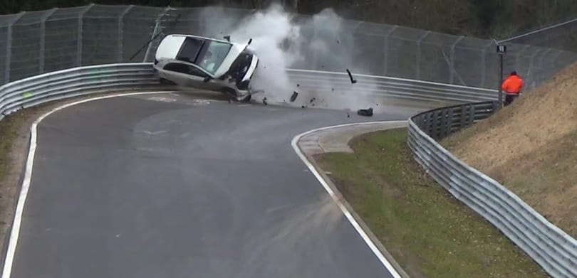 Alig kezdődött el a szezon a Nürburgringen, máris történt egy hatalmas baleset – videó