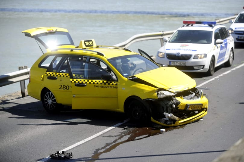 Filmbe illő taxisüldözés volt kora délután Budapesten - fotók