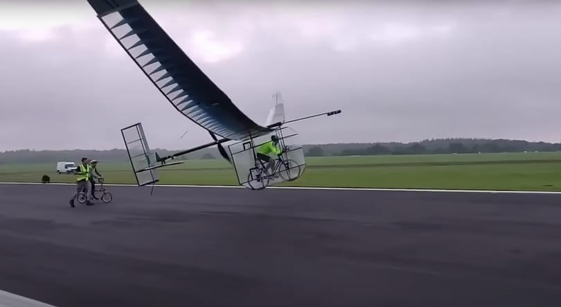 Megépítették a kerékpárral hajtott repülőgépet, 31 másodpercig repült – videó