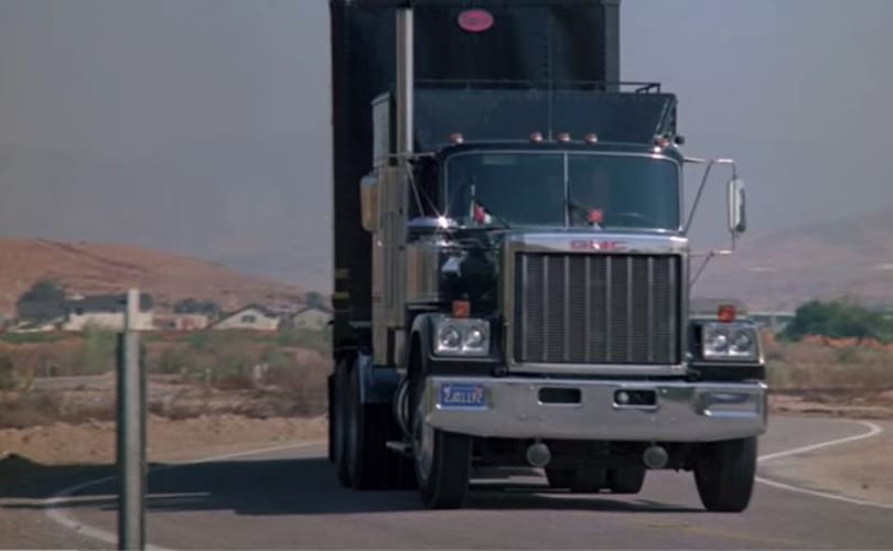 Elhagyatva, egy sivatagi farmon találták meg a Knight Rider KITT teherautóját