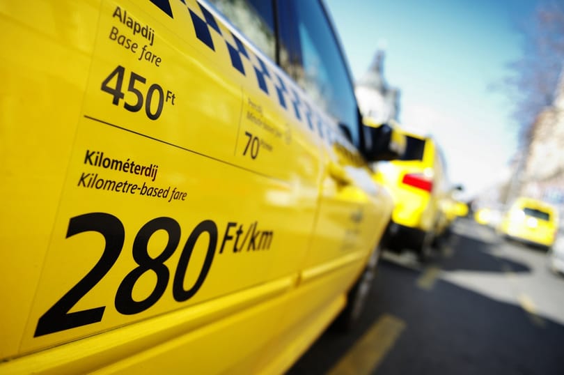 Visszaszóltak a taxisok Niedermüller Péternek, aki kiszorítaná őket a kerületéből