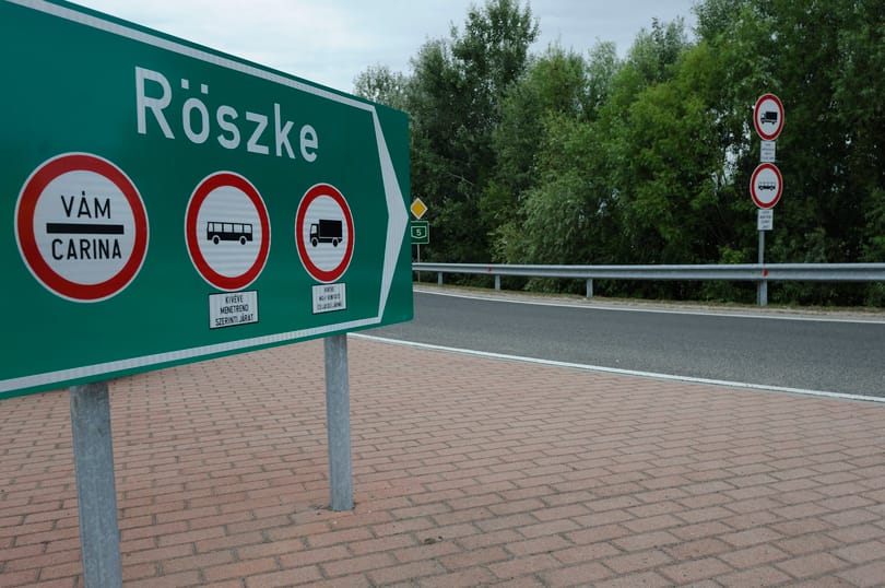 Átmenetileg nem lehet belépni az országba a röszkei közúti határátkelőn