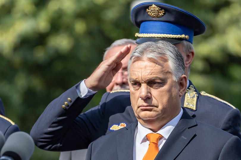 Orbán Viktor elindult a NATO-csúcsra