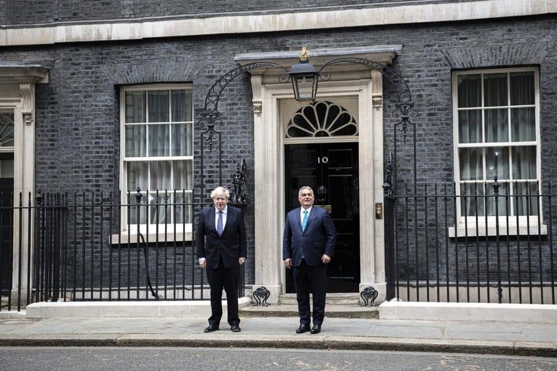 BBC: Sokan vakarják a fejüket, miért is fogadta Boris Johnson Orbán Viktort