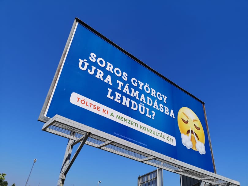 Az én hetem: Krusovszky Dénes óriásplakátokat lát, amiken nem minden gyerek nevet