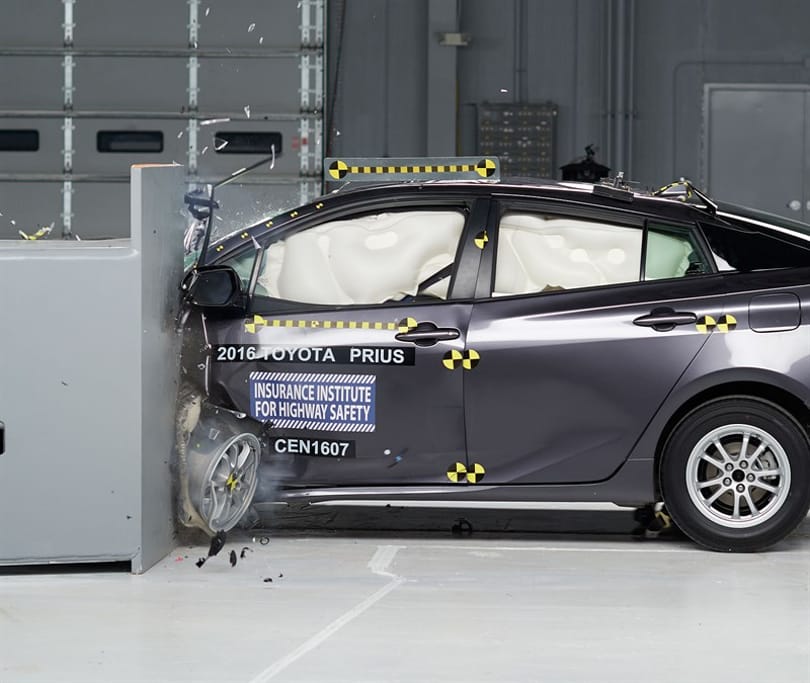 A világ egyik legbiztonságosabb kisautója lett az új Toyota Prius
