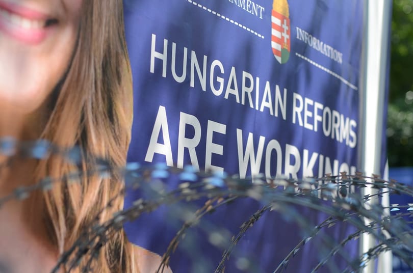 Szögesdróttal torlaszolták el a velencei magyar pavilont