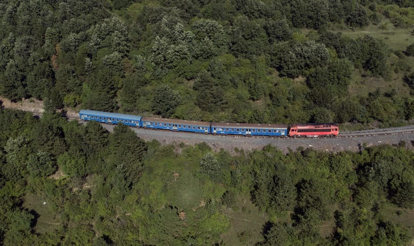 Révfülöp és Badacsonytomaj között nem jár a vonat, autónak ütközött a Kék Hullám InterCity