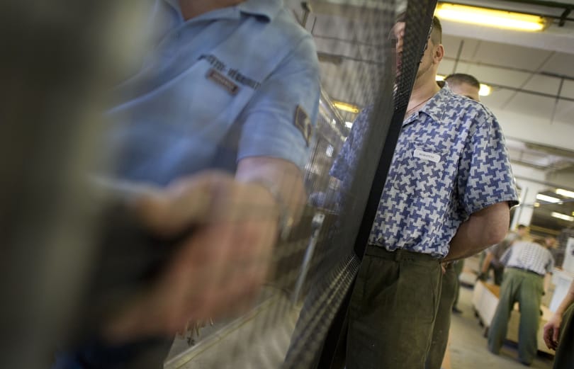 Rabok építik az állami gondozottak táborát