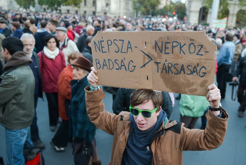 Le Monde: 2010 óta Magyarország 48 hellyel esett vissza a sajtószabadság-rangsorban