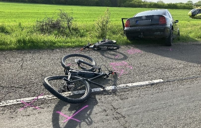 Nyolcvannal csapódott két kerékpáros közé egy autós – vádat emeltek a sofőr ellen