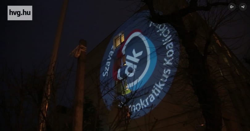 Videó: Így reagált Németh Szilárd a DK-s fényfestésre