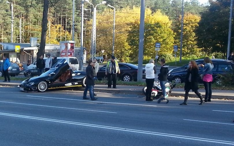 Néhány nap alatt két Spyker C8-ast törtek össze Rigában - fotók