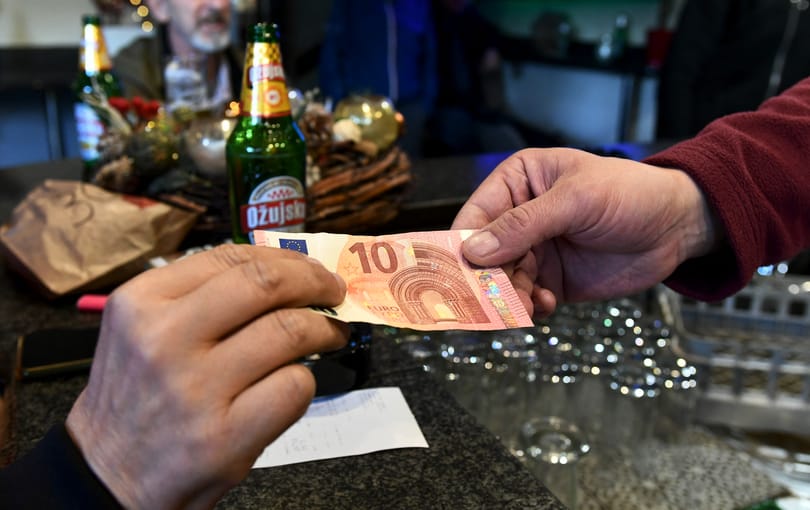 Horvátország beelőzte Magyarországot, de kell nekünk az euró a vármegyében is?