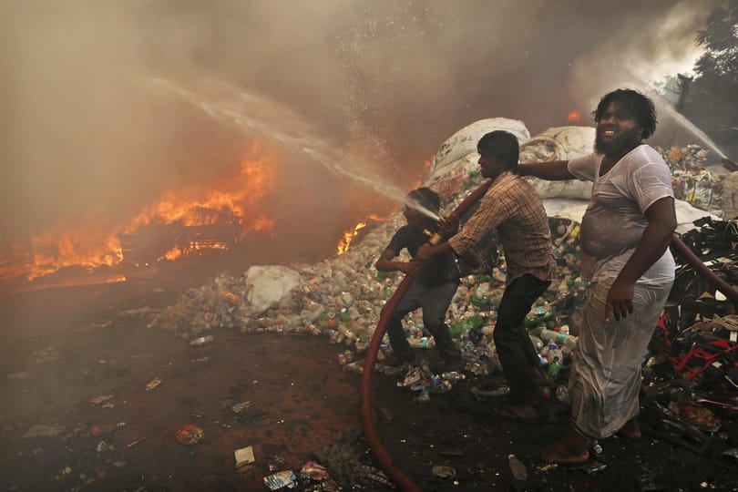 Tűzvész söpört végig egy indiai nyomortelepen