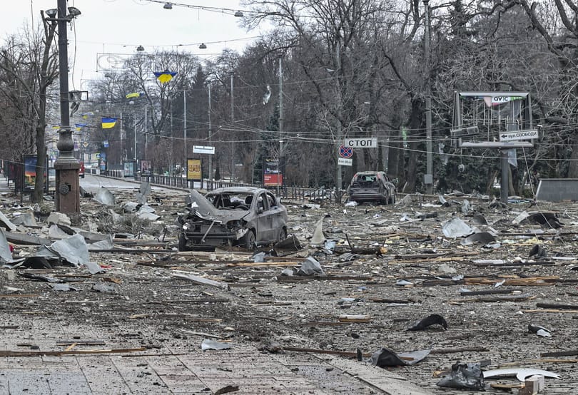 Hoffmann Tamás nemzetközi jogász: Megmosolyogtató a kormány állítása, hogy nem veszünk részt a háborúban