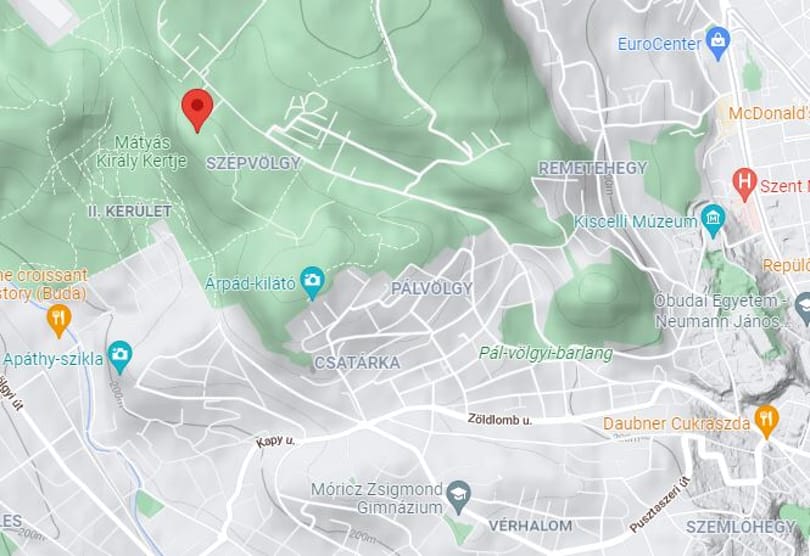 15 métert zuhant egy ember a Kecske-hegyről Budapesten