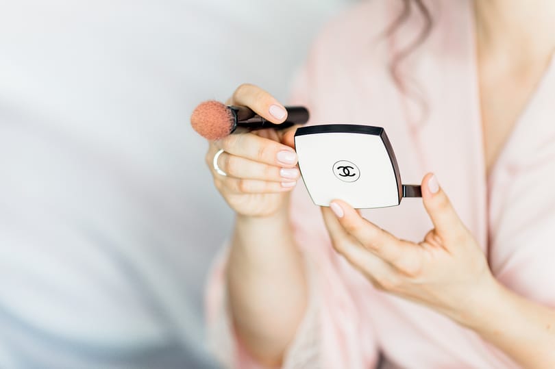 A Chanel bíróságon támadta meg a Huawei logóját, mert az szerintük túlságosan hasonlít az övékre