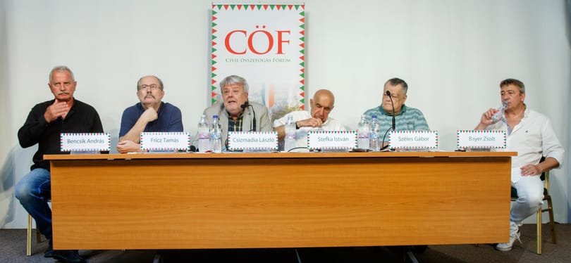 Öt aktivistával követelte Brüsszeltől a pedagógusok bérrendezését a CÖF