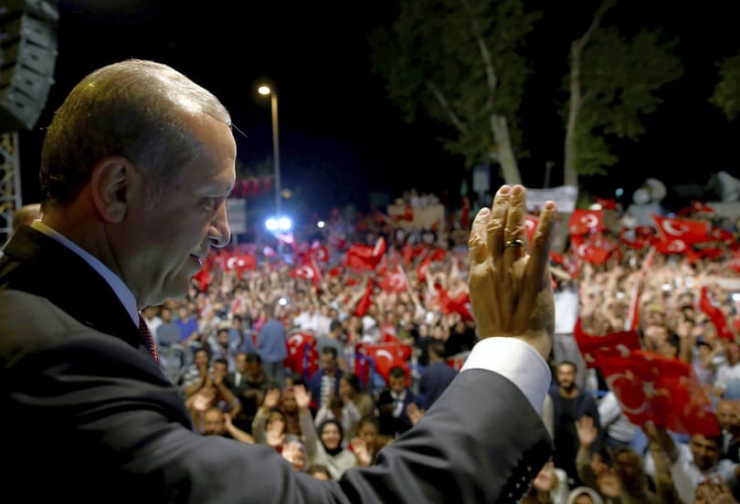 Török demokrácia: Erdogan elnök kezébe veszi a hírszerzést