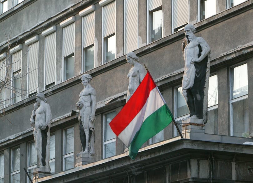 Fegyelmit ért a Péterfy-kórházban egy cetli a nőgyógyászat falán