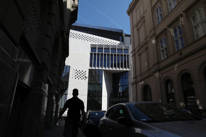 Üzent a kormánynak a CEU miatt a szenátus külügyi bizottságának egyik tagja